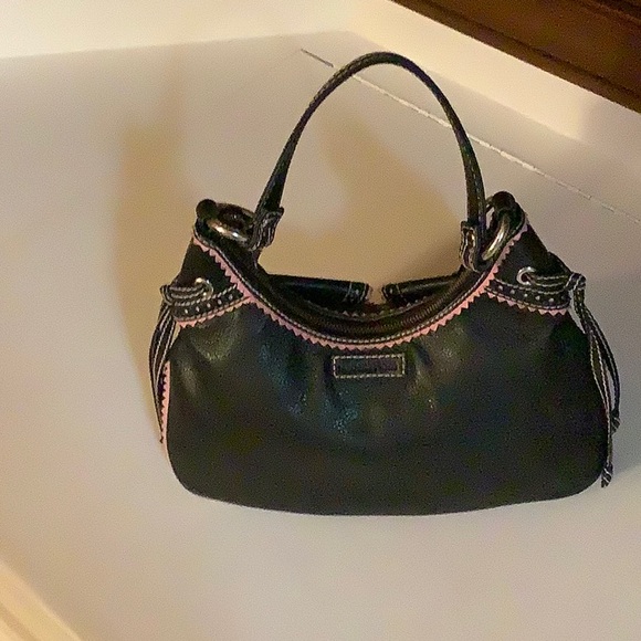 Isabella Fiore Black and Pink Shoulder Bag with Embroidery - Picture 2 of 16